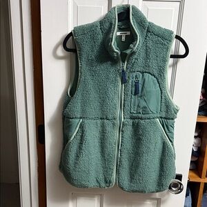 MAURICES TEDDY SHERPA VEST FOREST 
WOMENS M NEW!